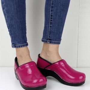 Sanita professional patent leather clogs fuchsia size 37, size 6